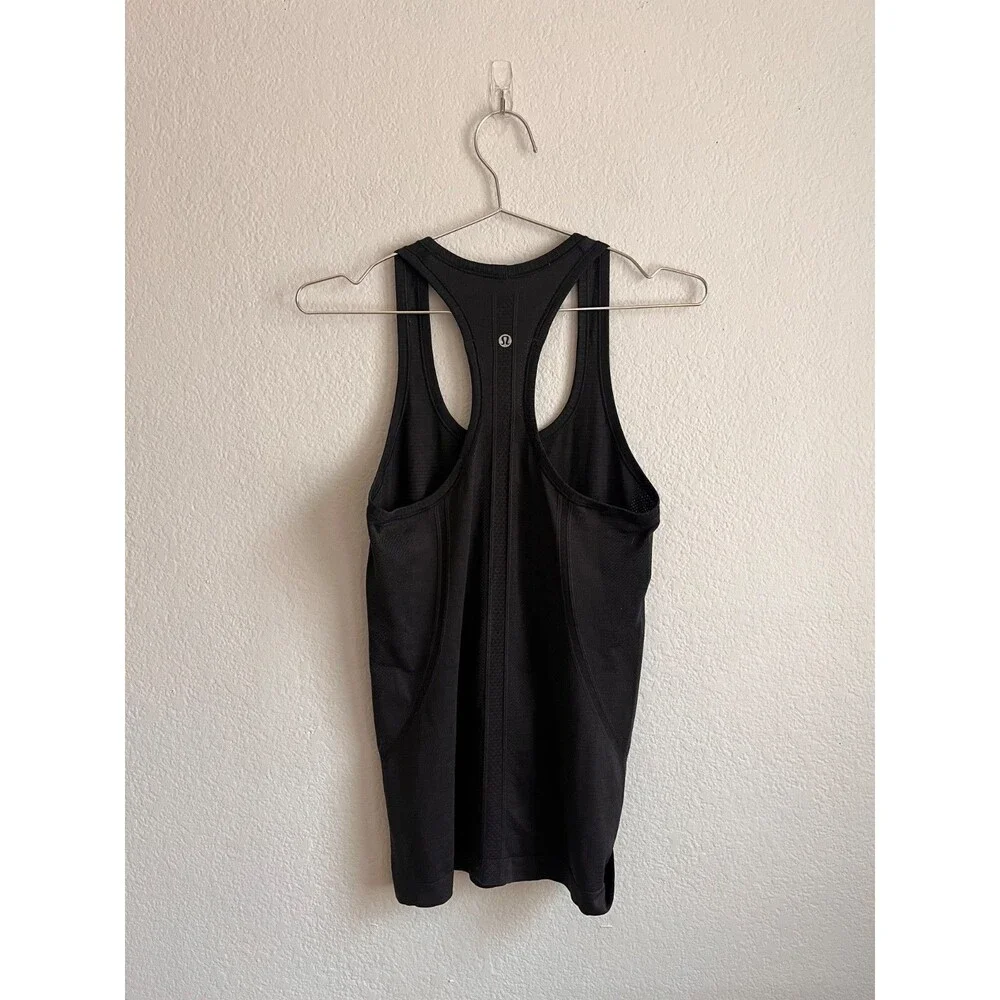 Lululemon Swiftly Tech Racerback 2.0 Tank in Black Size US 6